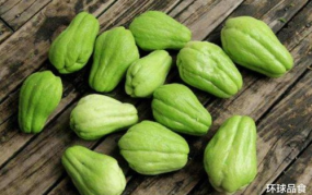 吃瓜图配图,揭秘网络热议背后的众生相